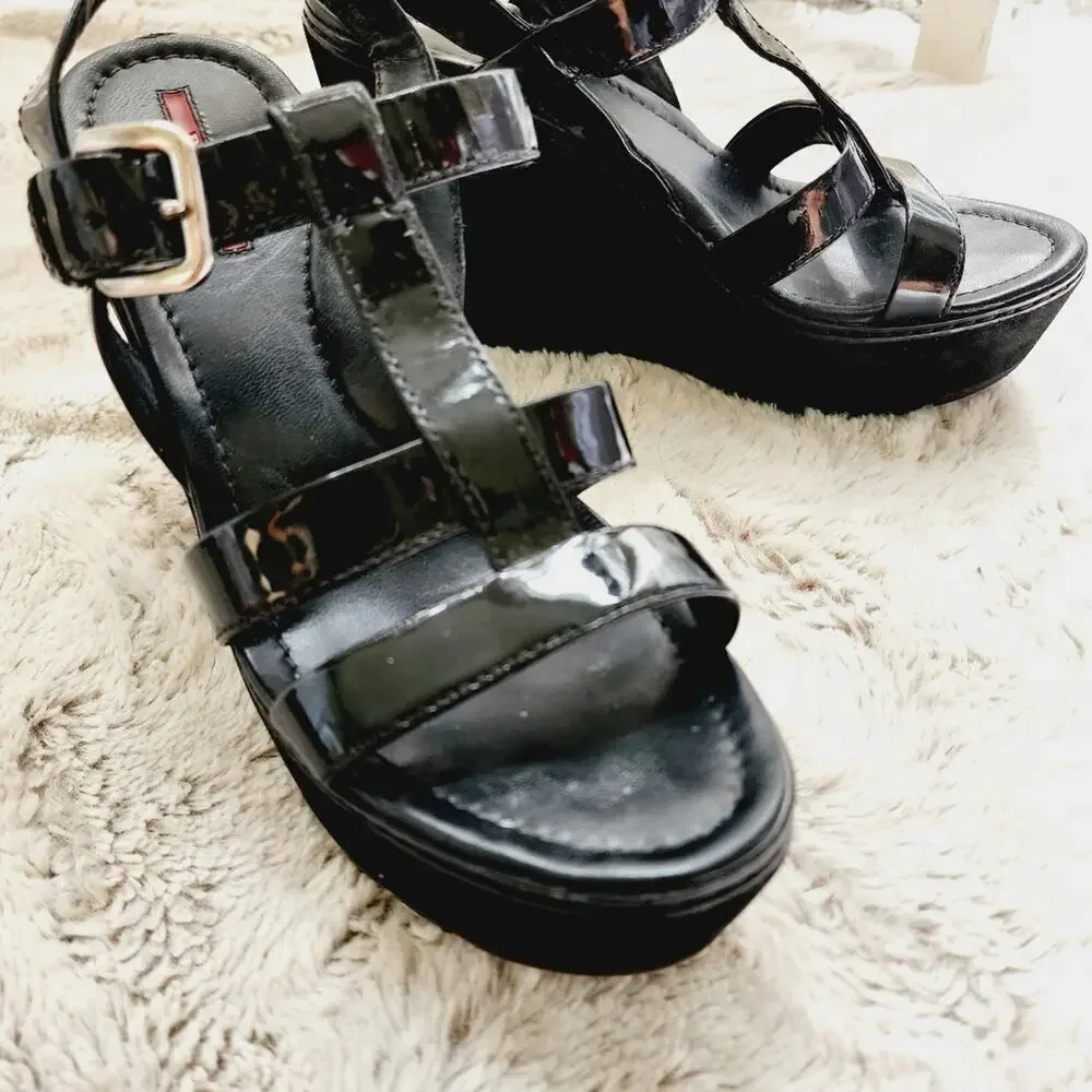 PRADA CHUNKY BLACK PLATFORM HEEL SANDAL SIZE 37 (6.5)